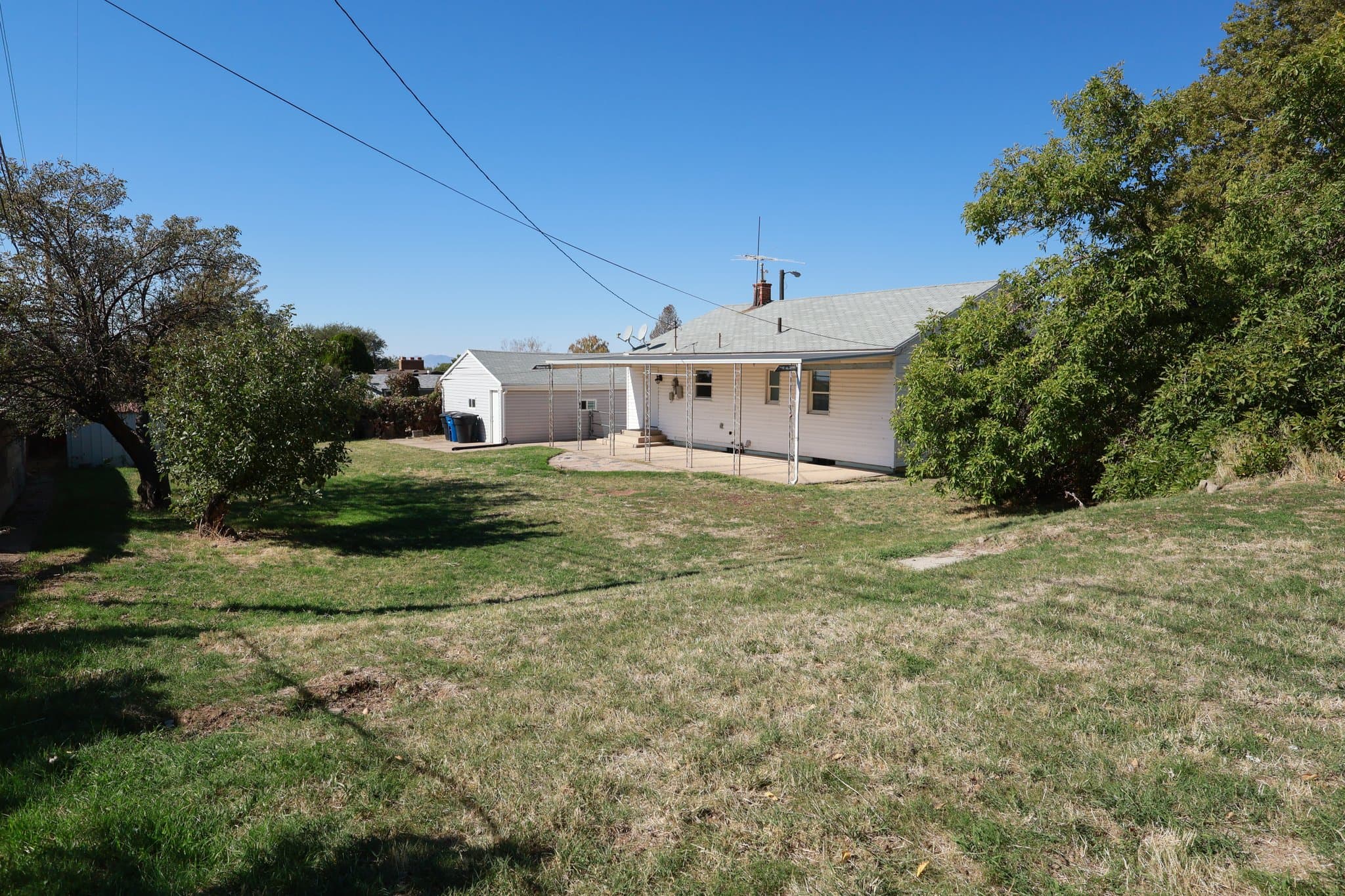 Clearfield House: 71 W 2200 N