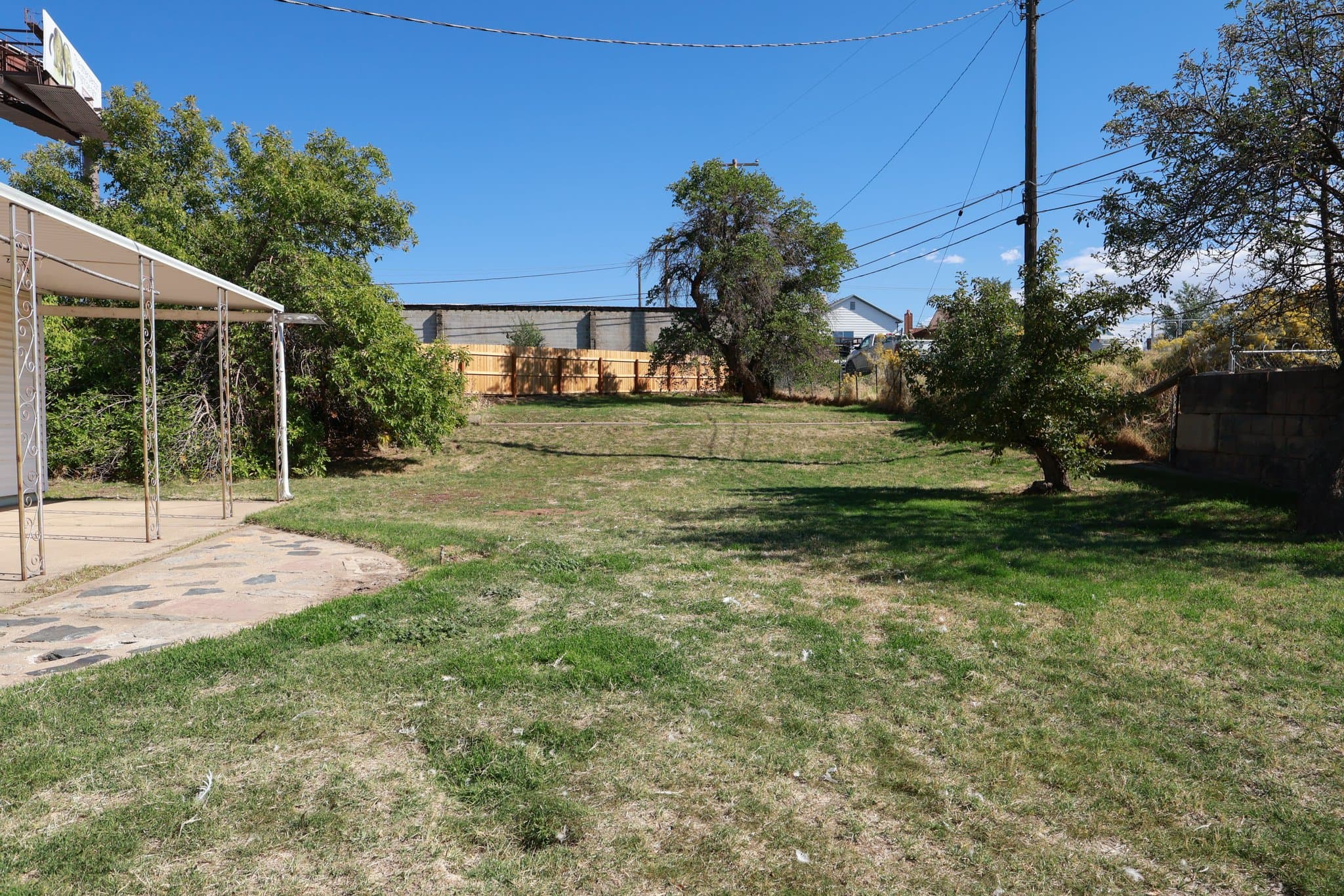 Clearfield House: 71 W 2200 N