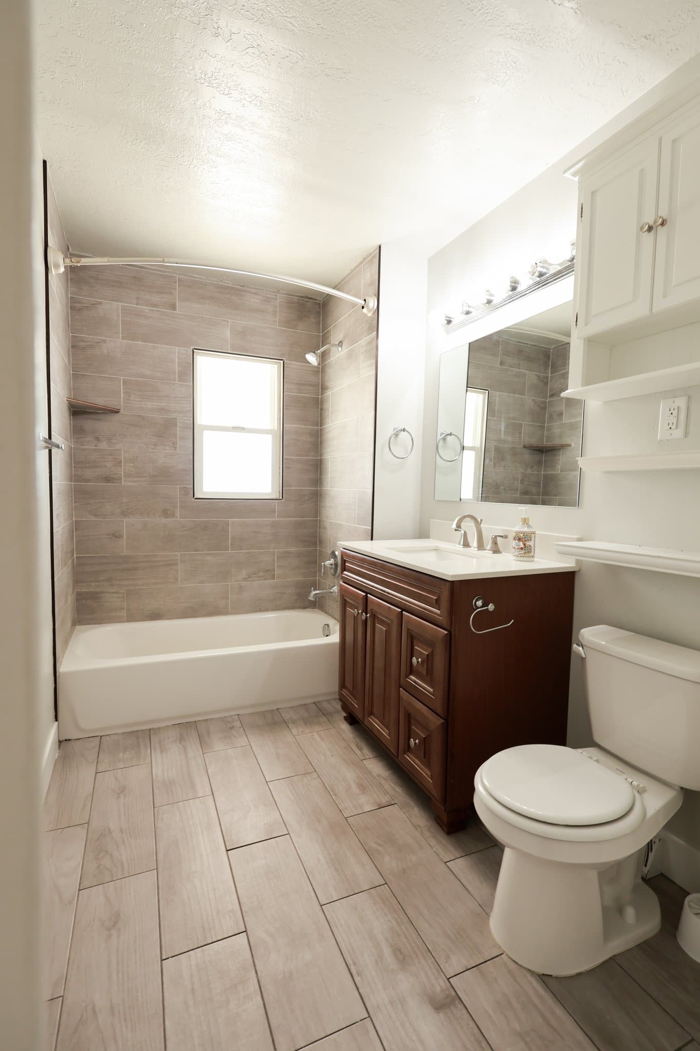 Clearfield House: 71 W 2200 N