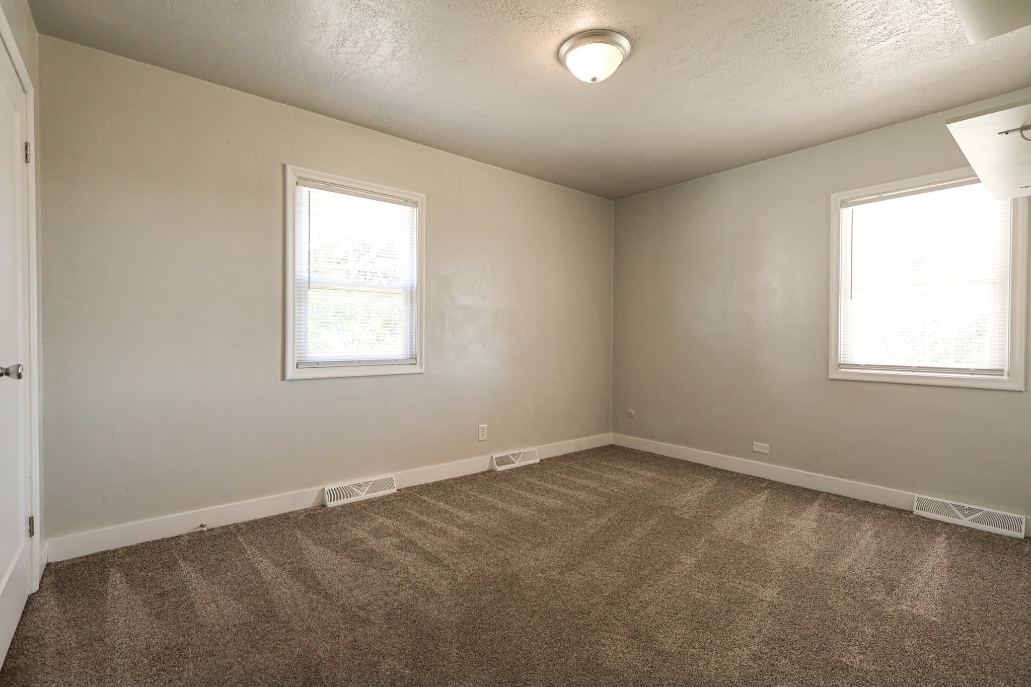 Clearfield House: 71 W 2200 N
