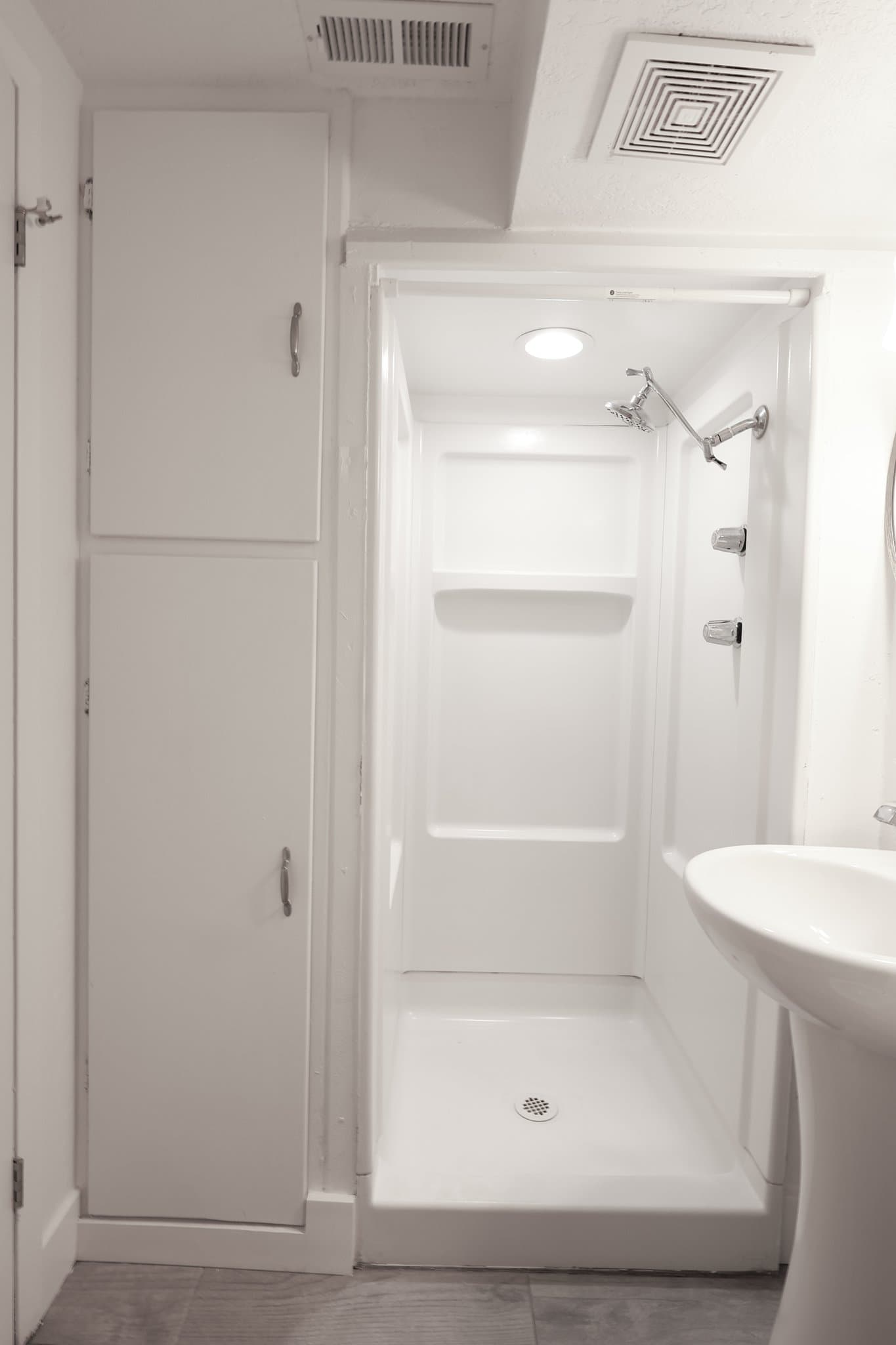 Clearfield House: 71 W 2200 N