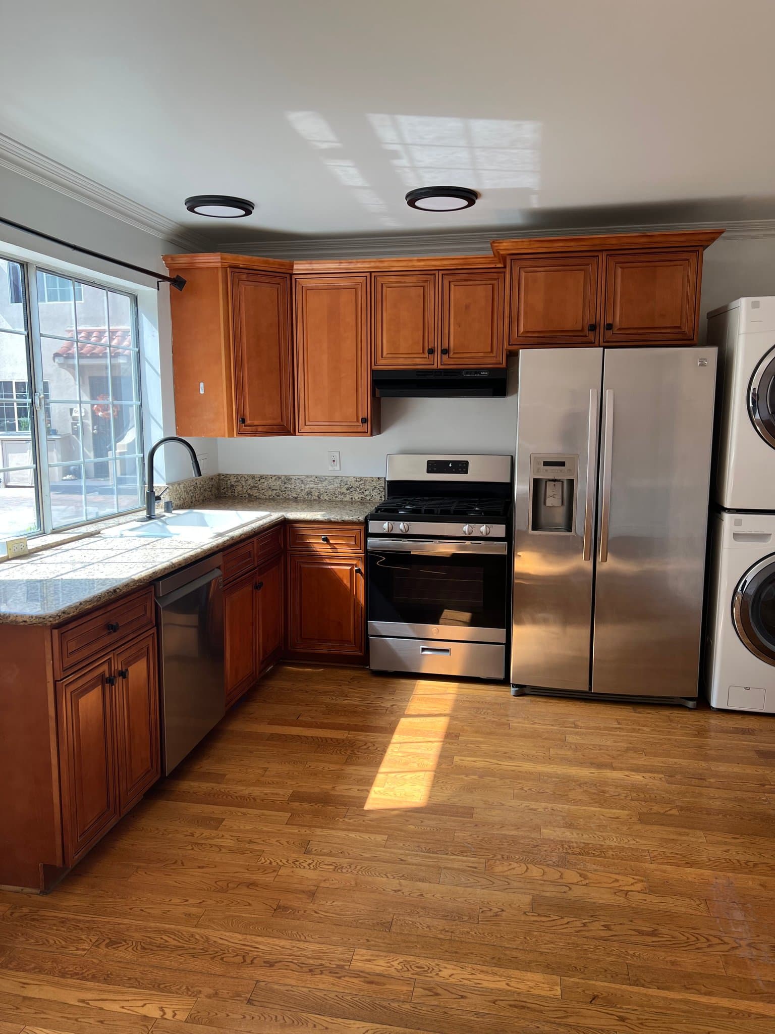 Los Angeles Townhome: 967 N Serrano Ave