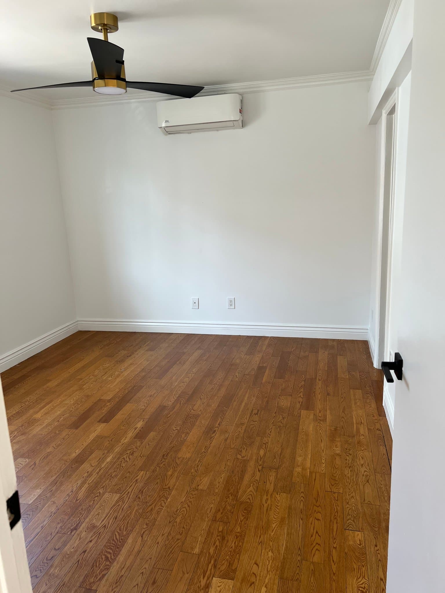 Los Angeles Townhome: 967 N Serrano Ave