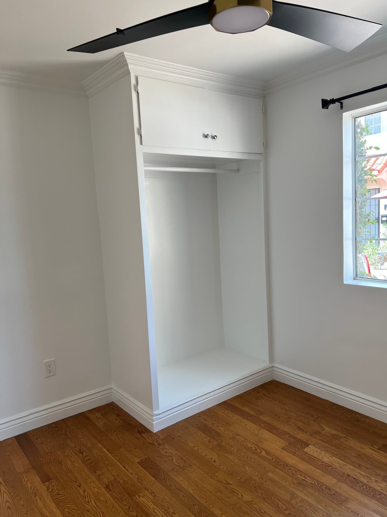 Los Angeles Townhome: 967 N Serrano Ave