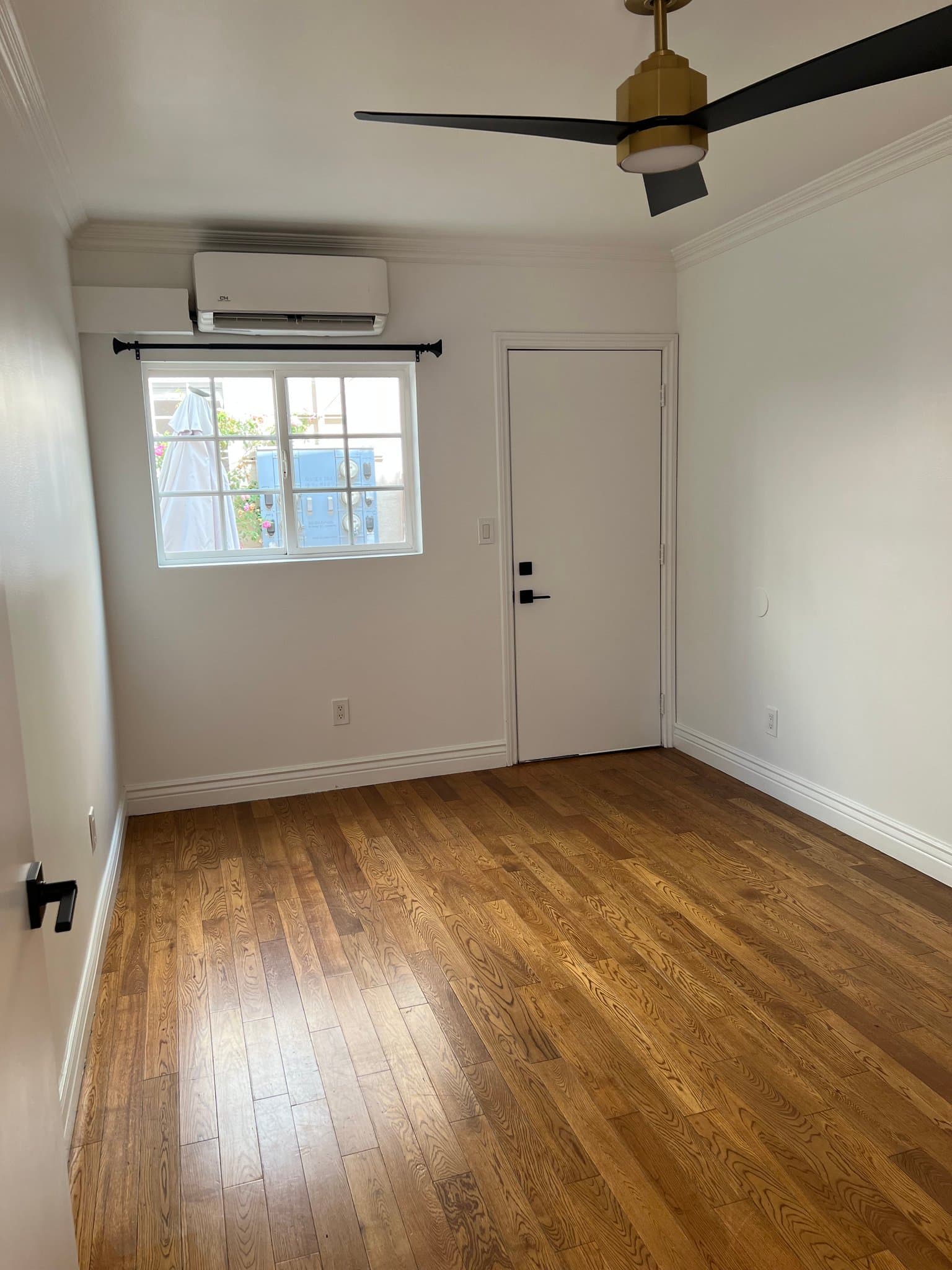 Los Angeles Townhome: 967 N Serrano Ave