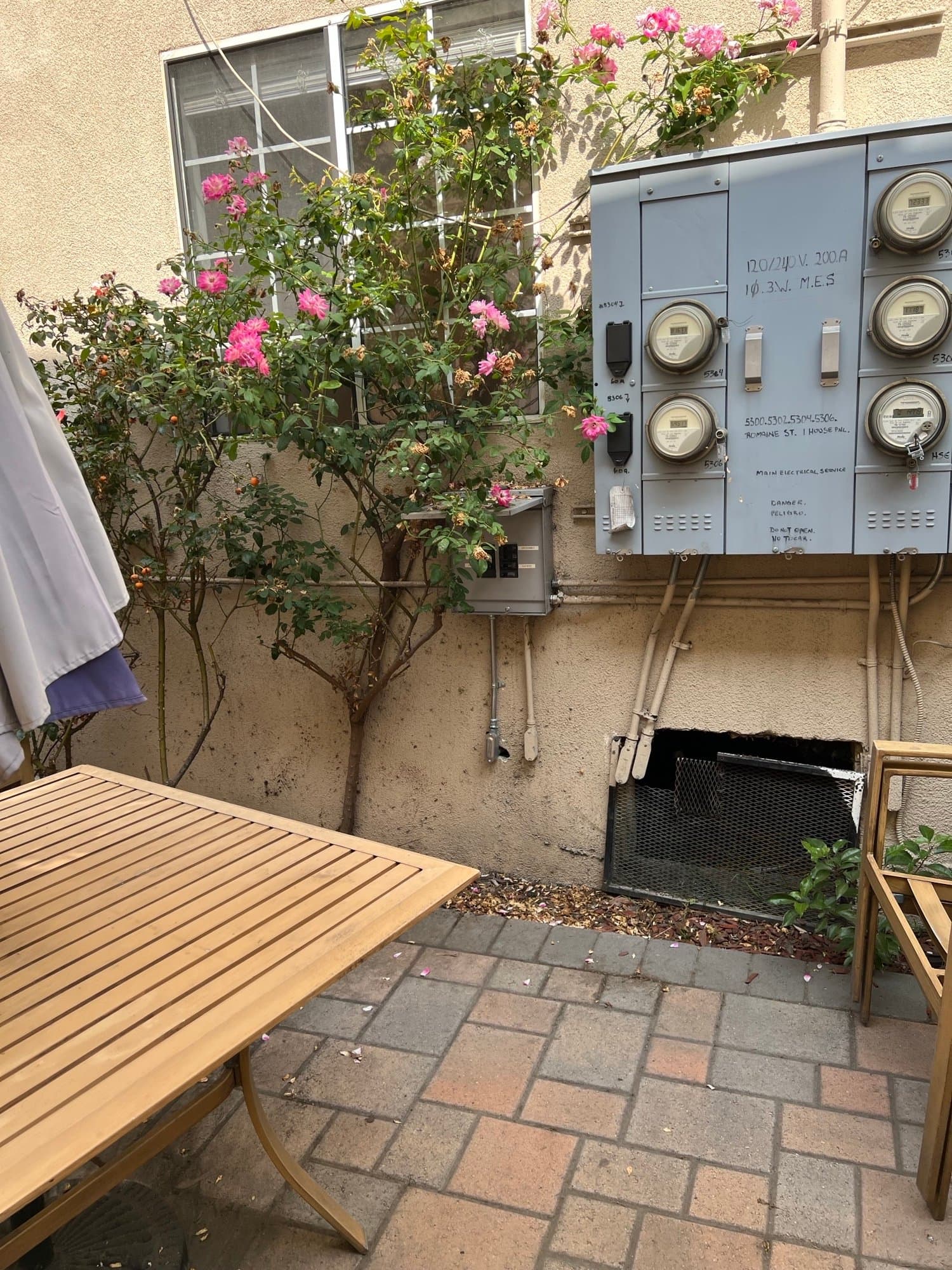 Los Angeles Townhome: 967 N Serrano Ave