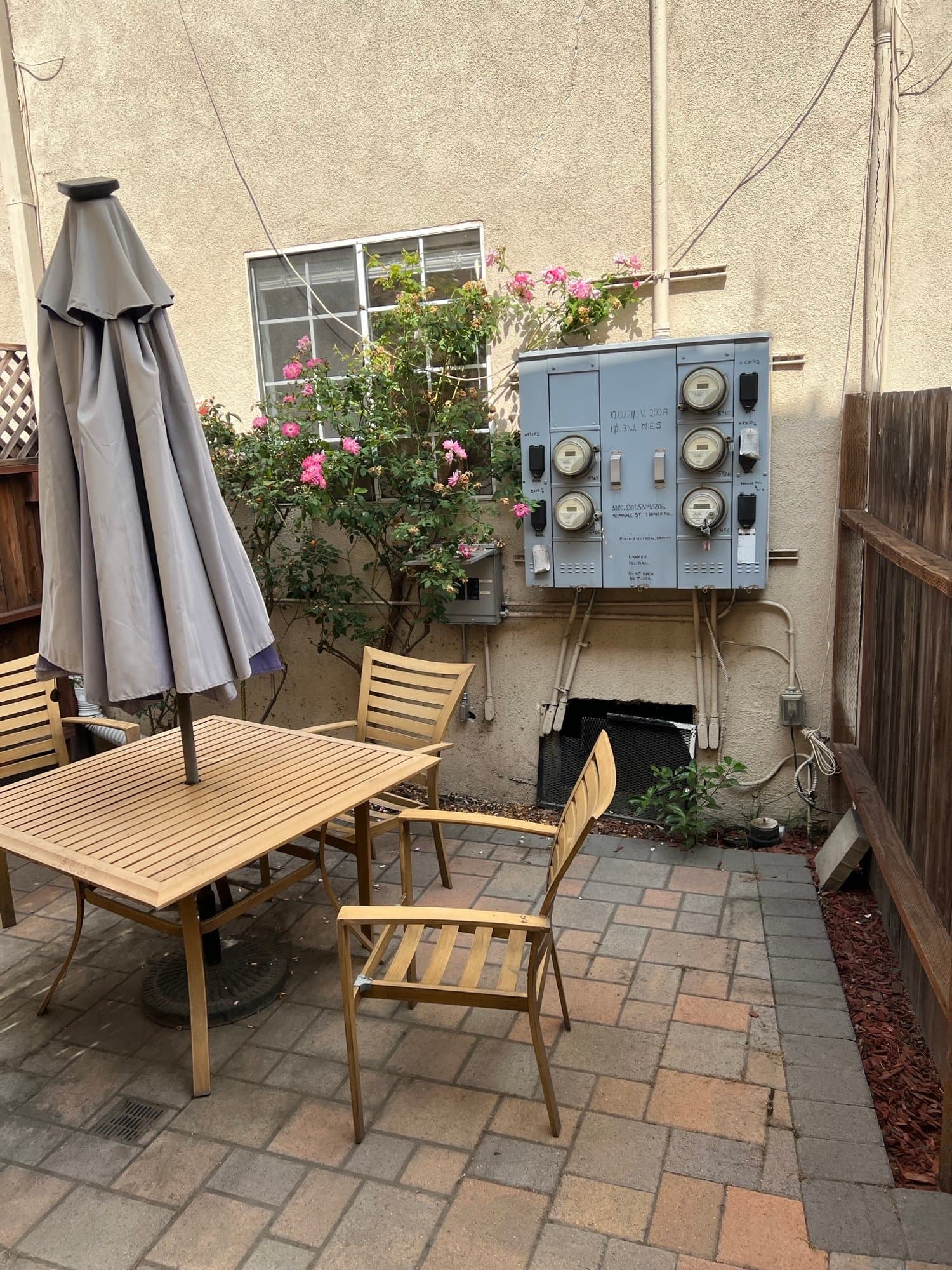Los Angeles Townhome: 967 N Serrano Ave