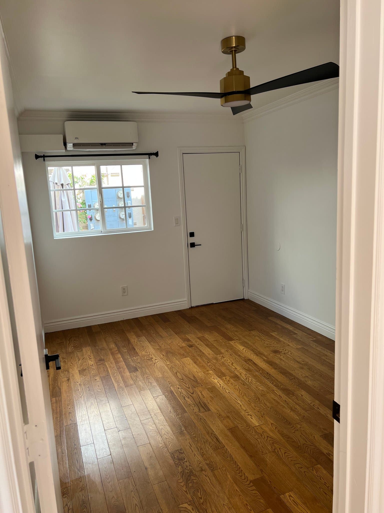 Los Angeles Townhome: 967 N Serrano Ave