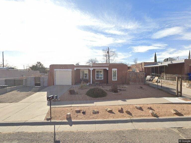 Albuquerque House: 215 Dolores Dr SW