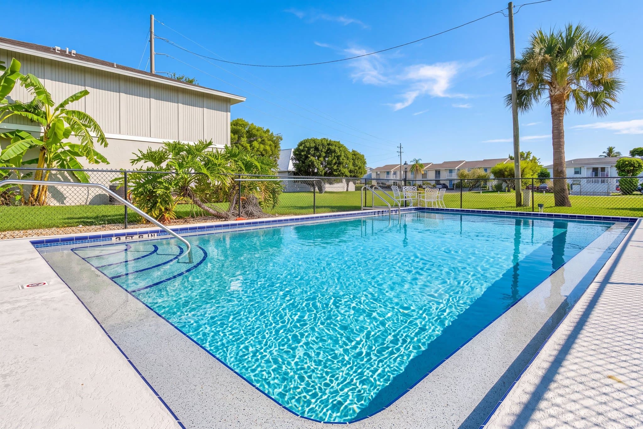Cape Coral Condo: 423 Cape Coral Pkwy W