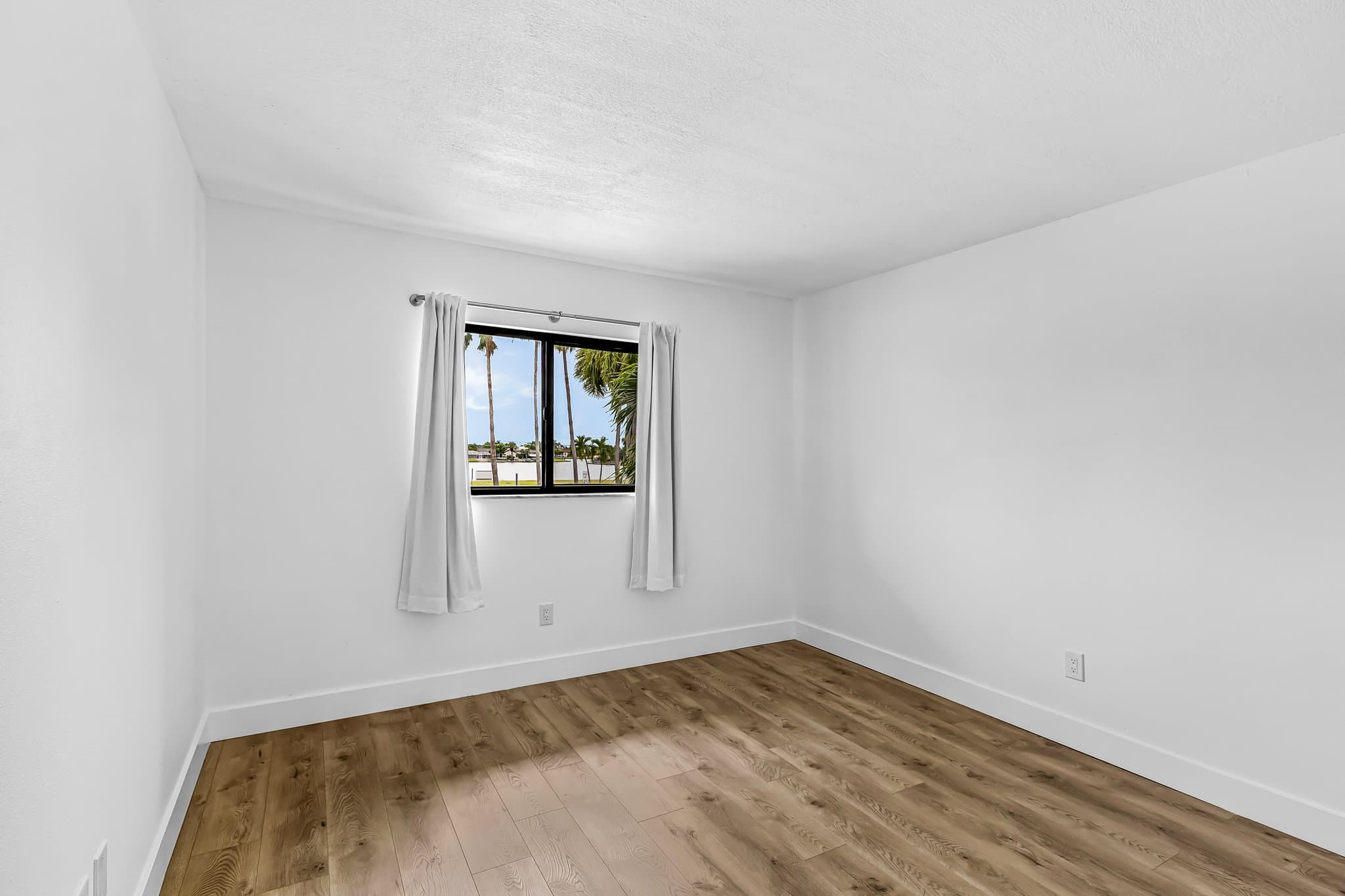 Cape Coral Condo: 423 Cape Coral Pkwy W