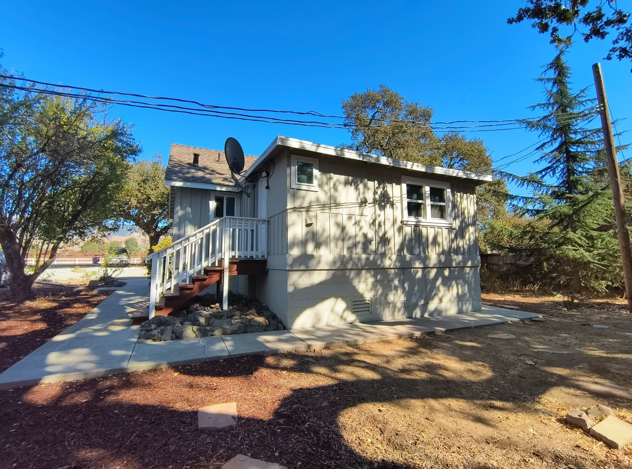 Gilroy House: 11695 Foothill Ave