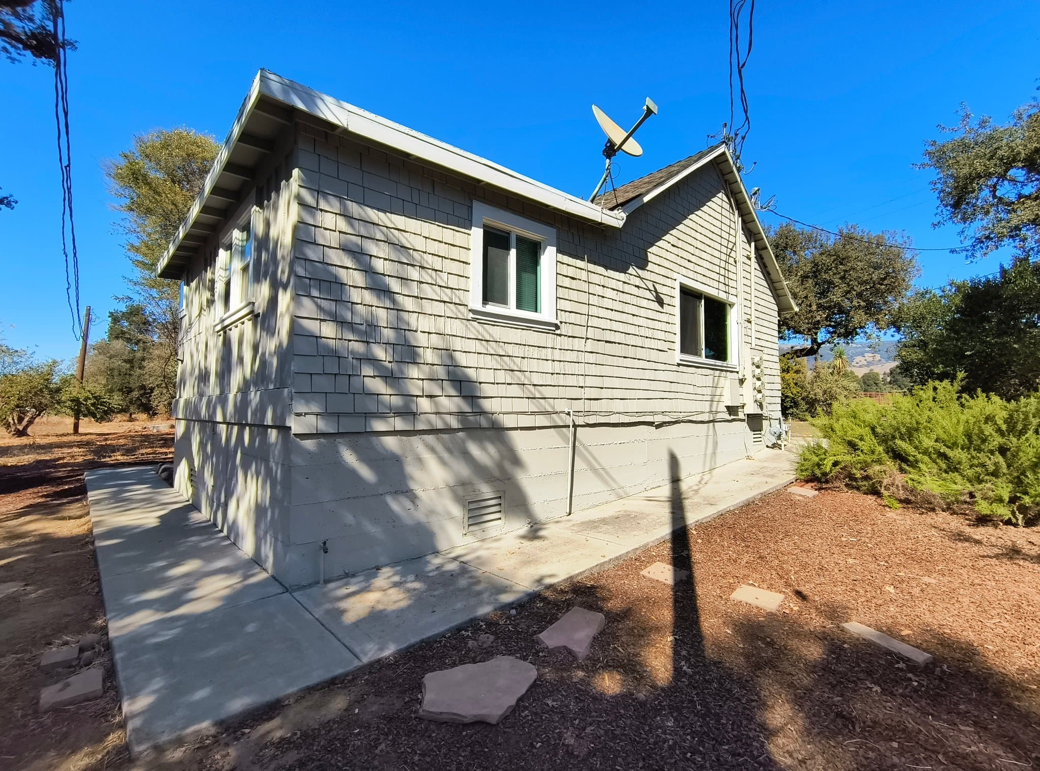 Gilroy House: 11695 Foothill Ave