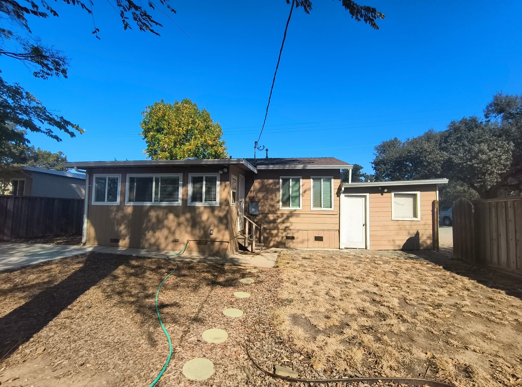 Gilroy House: 11705 Foothill Ave