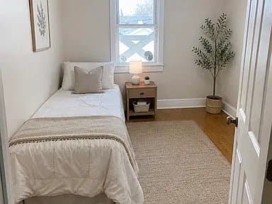 Hull Single Room: 802 Nantasket Ave