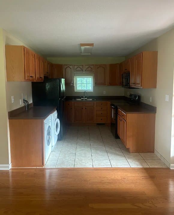 Coraopolis Apartment: 225 Herbst Rd
