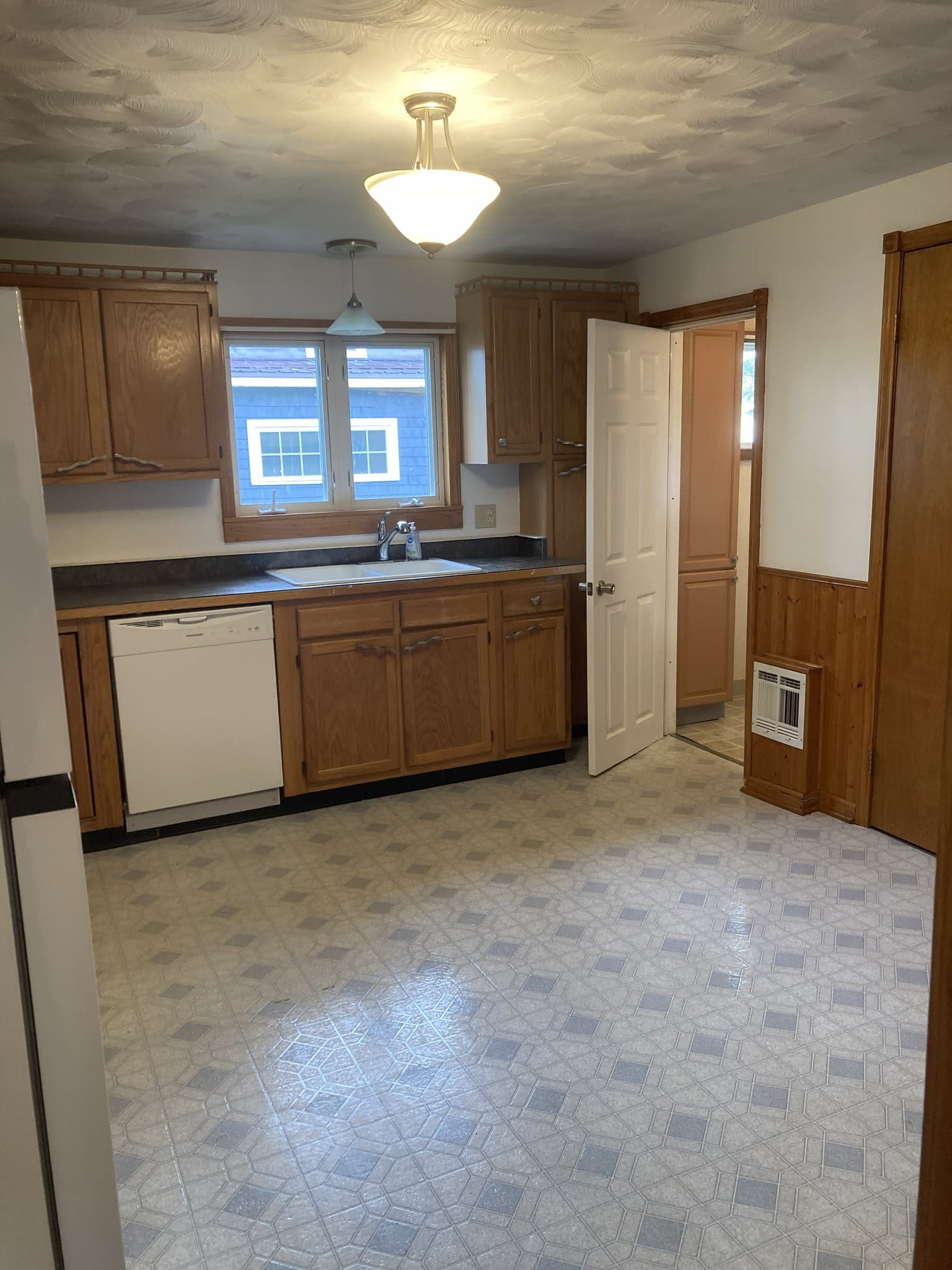 Lyons House: 93 Montezuma St