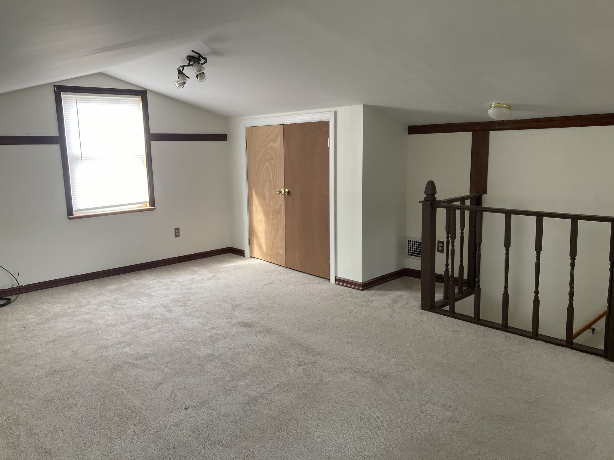 Lyons House: 93 Montezuma St