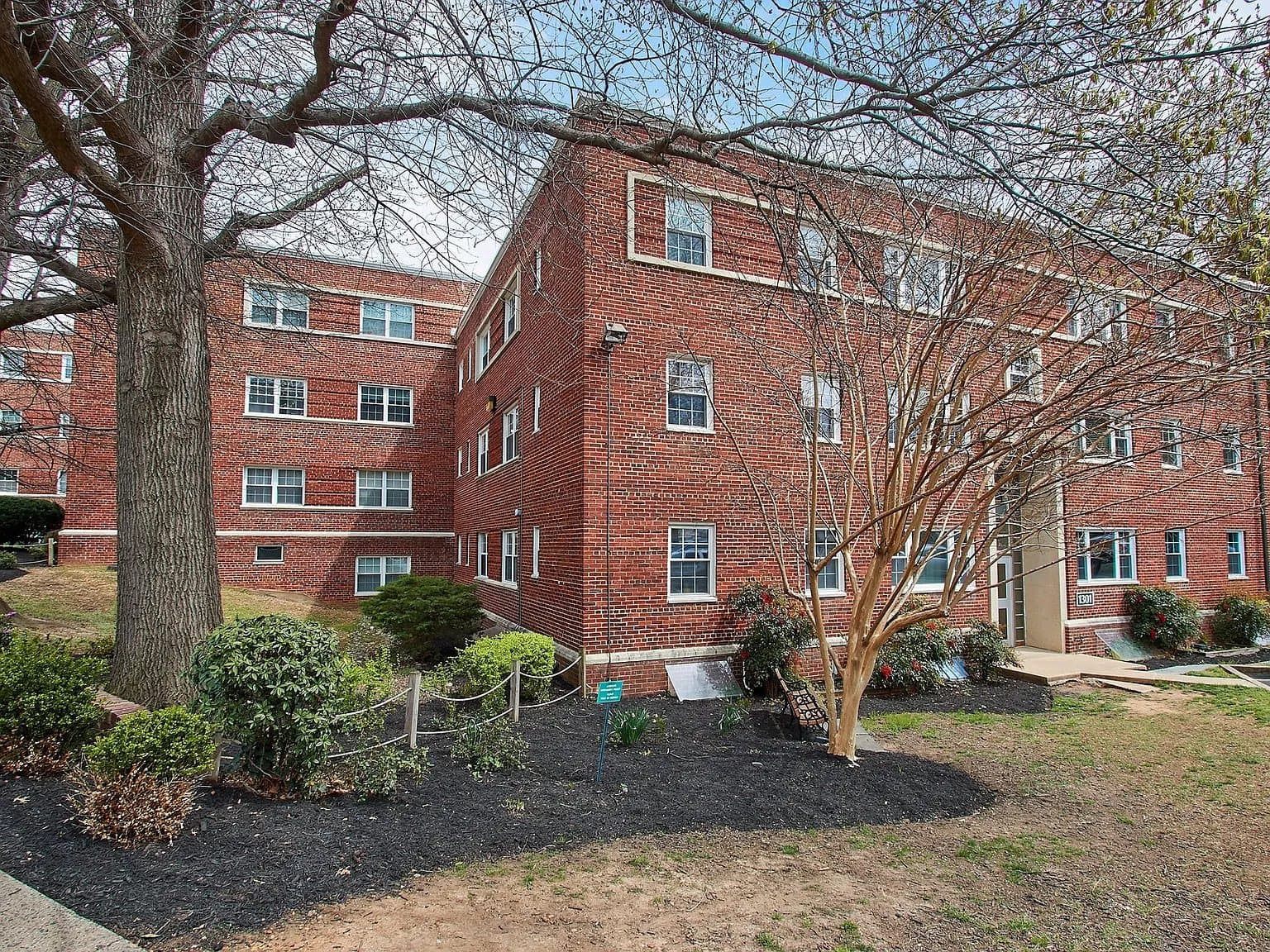 Arlington Condo: 1301 N Ode St