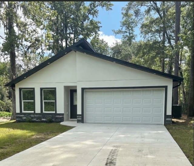 Ocala House: 2232 SE 68th St