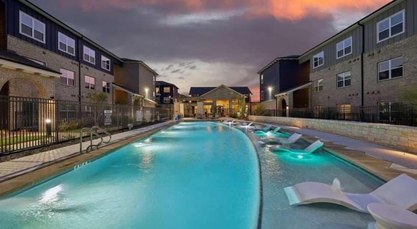 Saginaw Apartment: 701 Saginaw Square Blvd