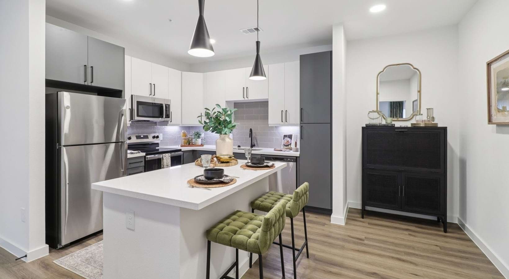 Saginaw Apartment: 701 Saginaw Square Blvd