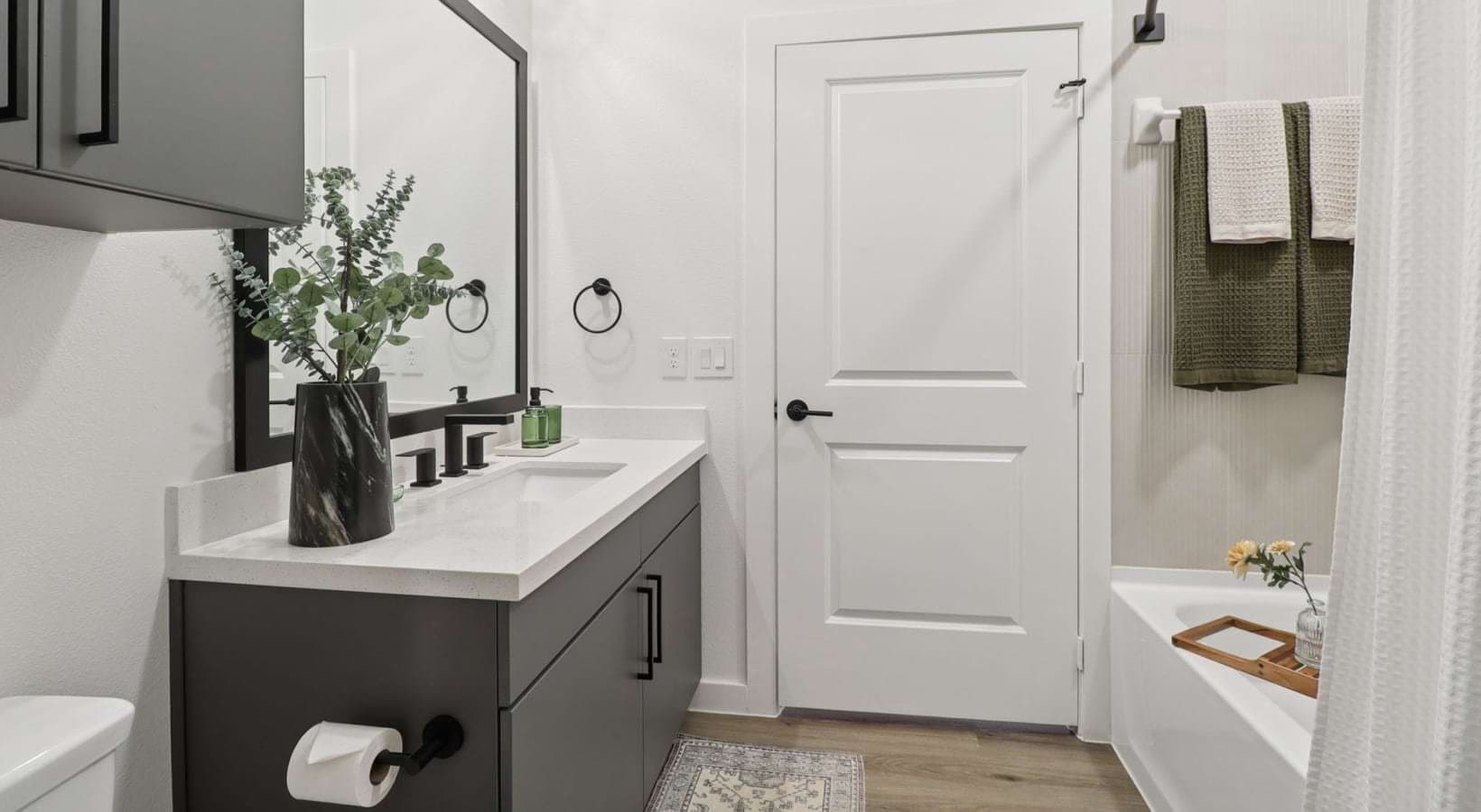 Saginaw Apartment: 701 Saginaw Square Blvd