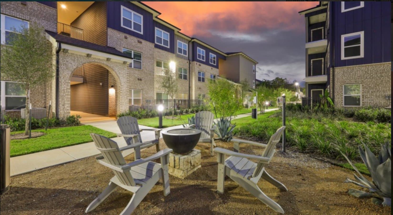 Saginaw Apartment: 701 Saginaw Square Blvd