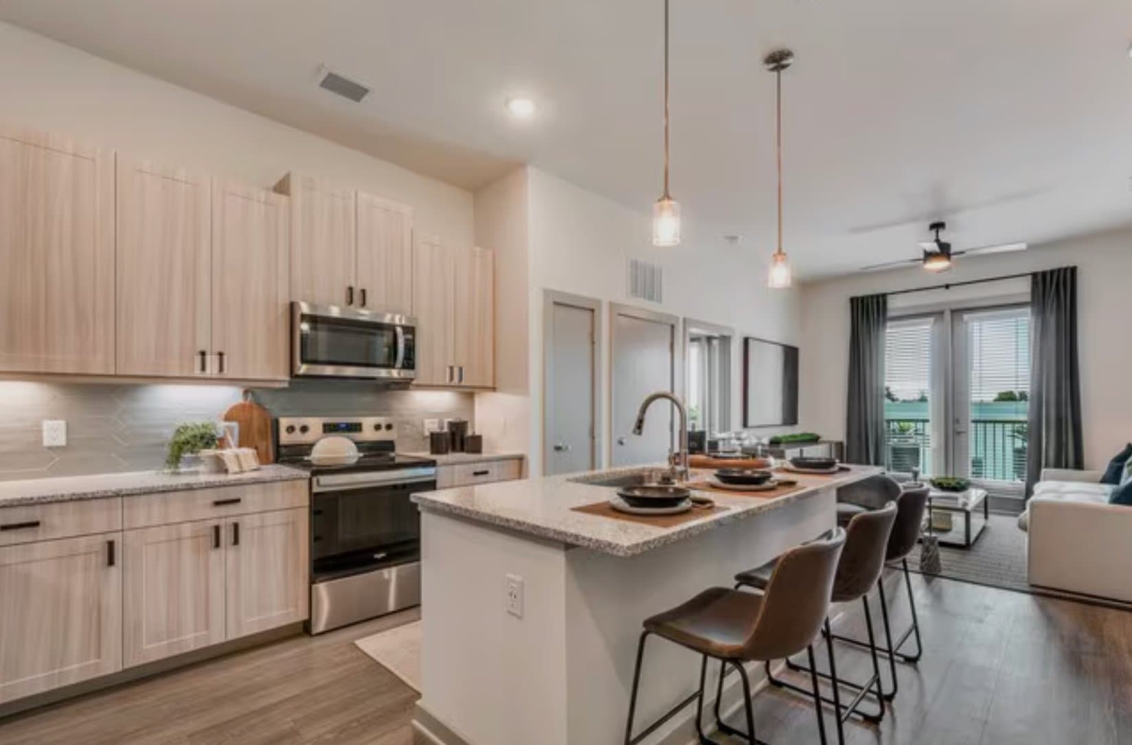Saginaw Apartment: 701 Saginaw Square Blvd