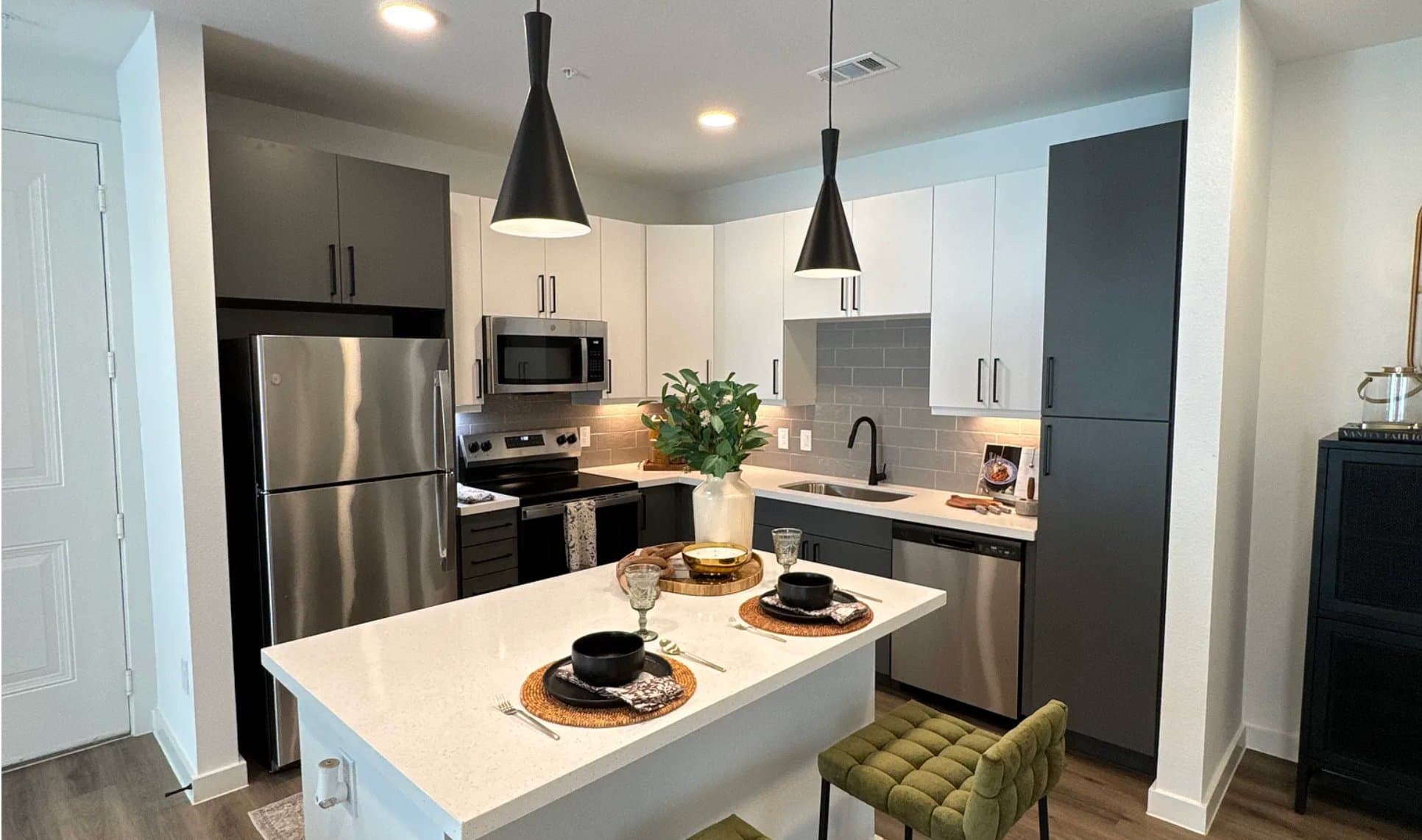 Saginaw Apartment: 701 Saginaw Square Blvd