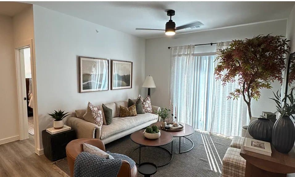 Saginaw Apartment: 701 Saginaw Square Blvd