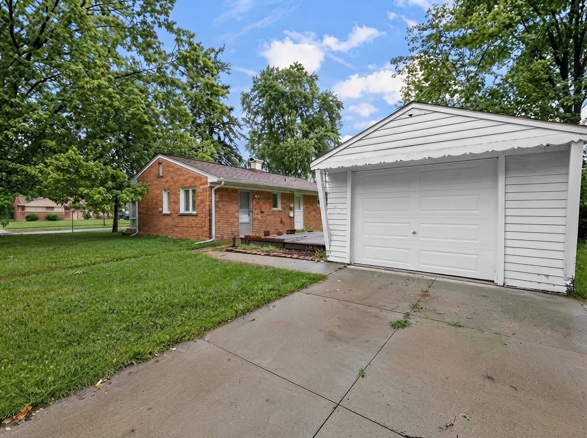 Troy House: 1316 Wacon Dr