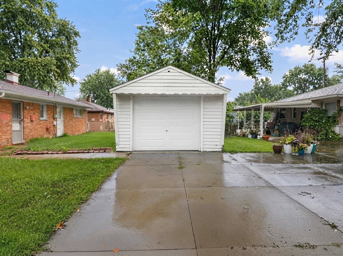 Troy House: 1316 Wacon Dr