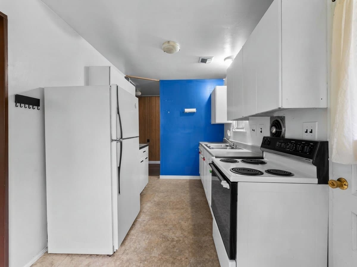 Troy House: 1316 Wacon Dr