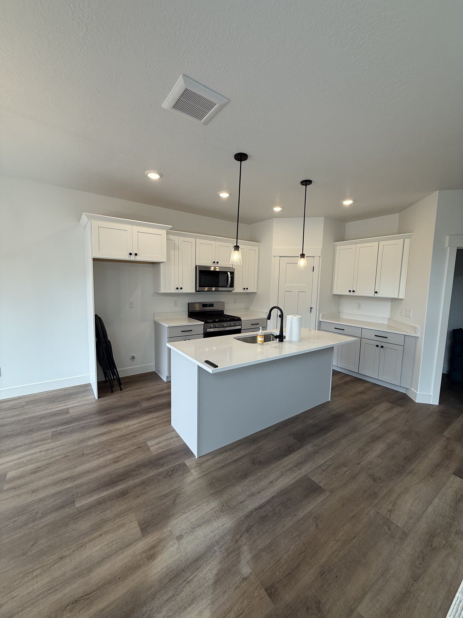 Mapleton Townhome: 5214 S Acacia Dr