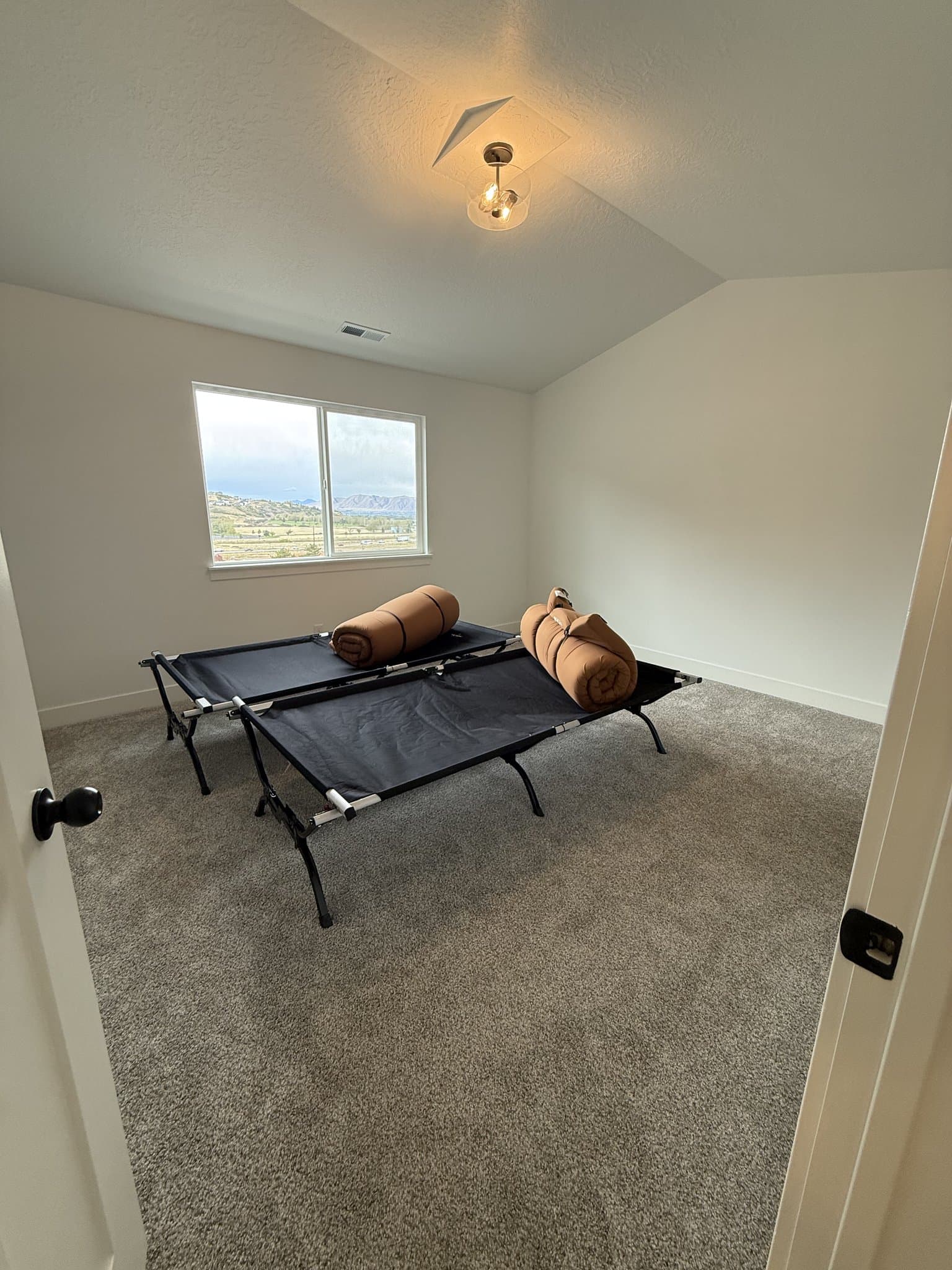 Mapleton Townhome: 5214 S Acacia Dr