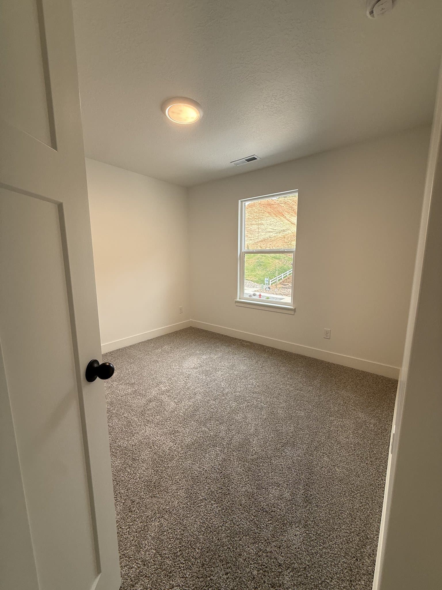 Mapleton Townhome: 5214 S Acacia Dr