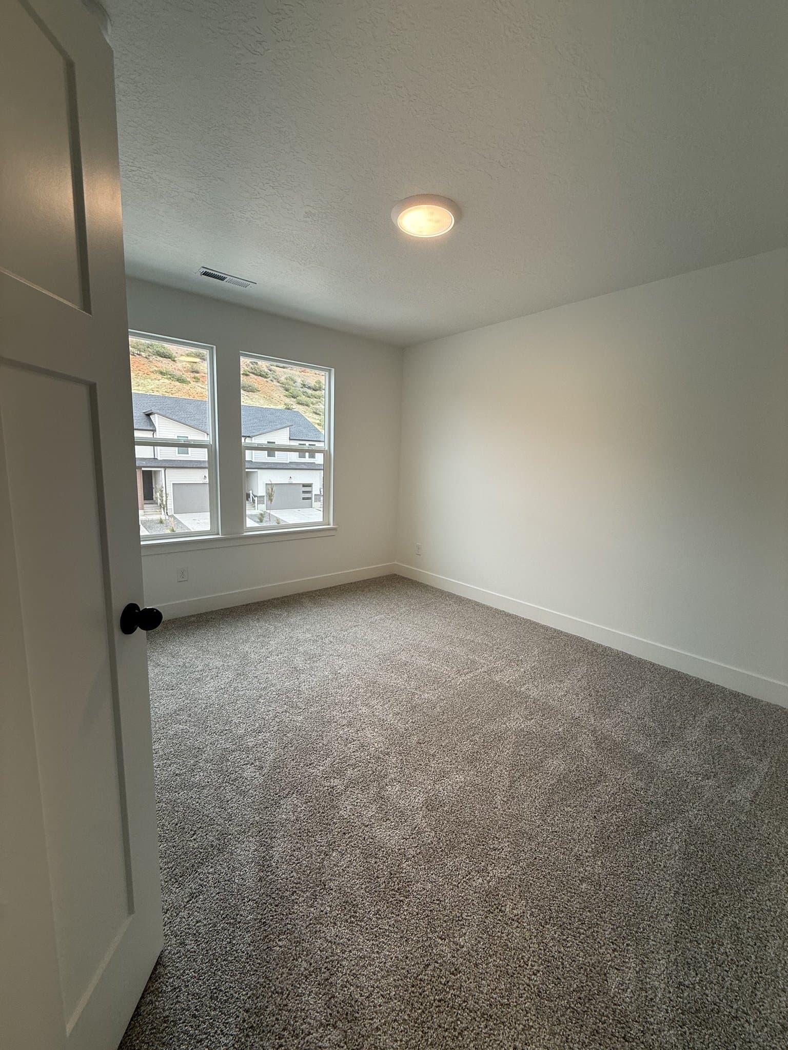 Mapleton Townhome: 5214 S Acacia Dr