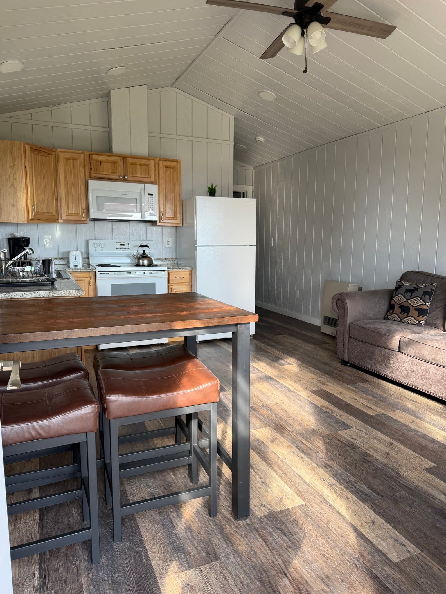 Homer House: 3771 W Hill