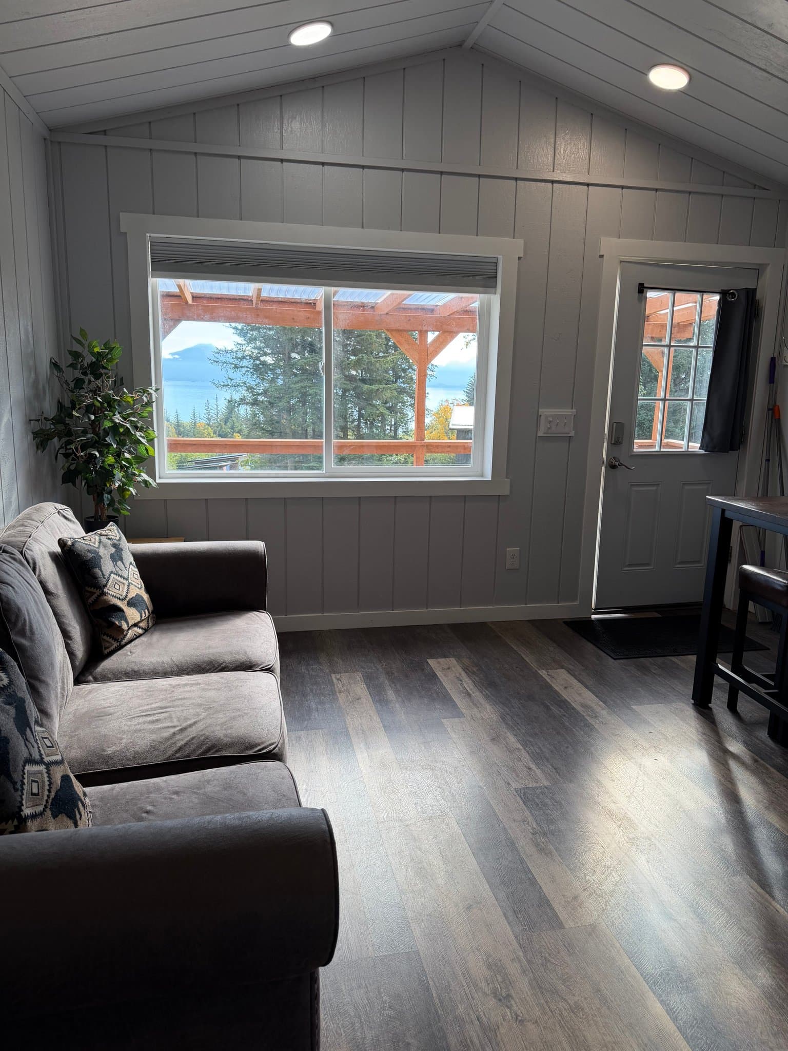 Homer House: 3771 W Hill
