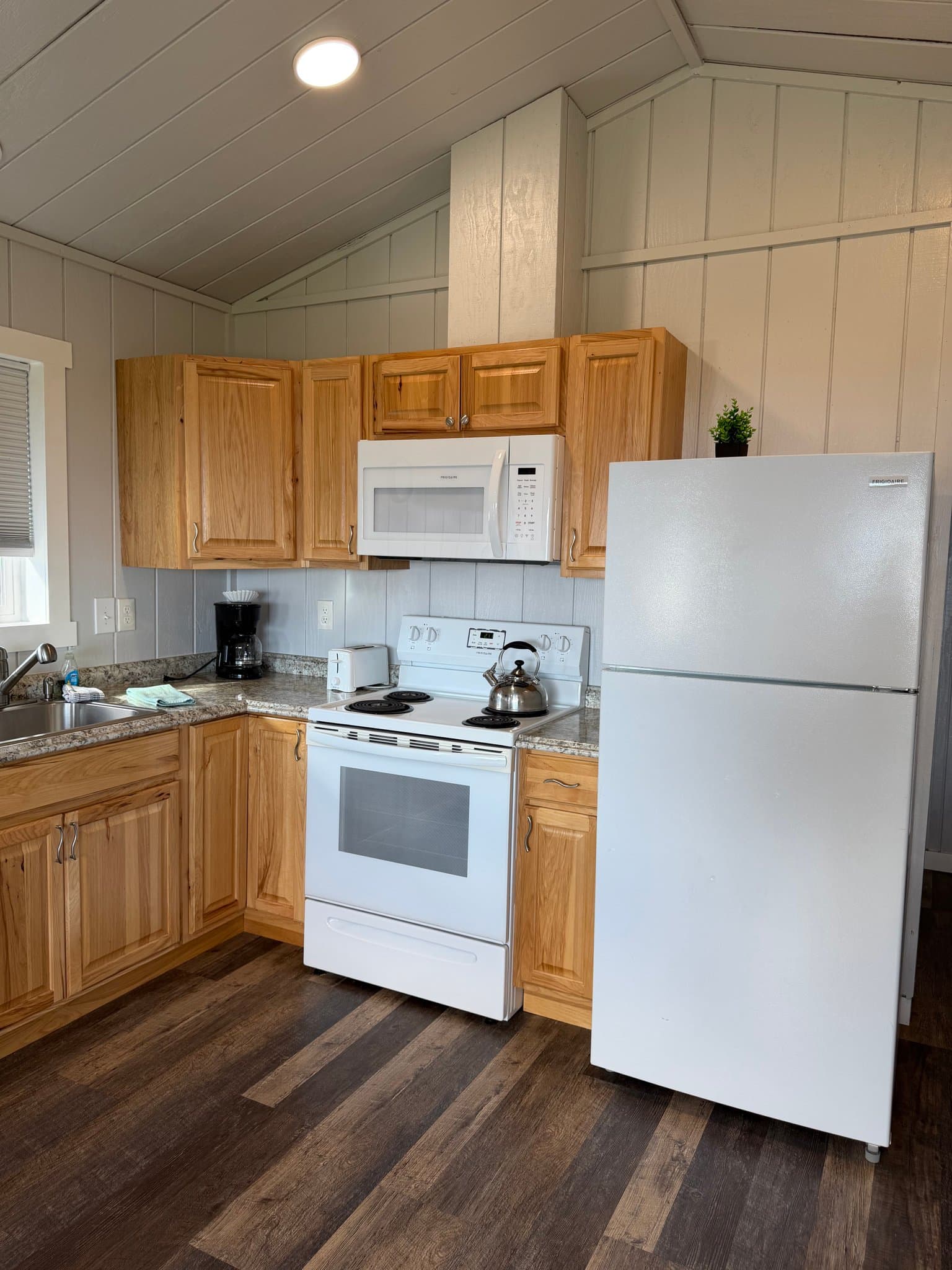 Homer House: 3771 W Hill