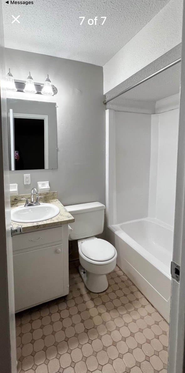 Hanahan Apartment: 1092 Berkeley St
