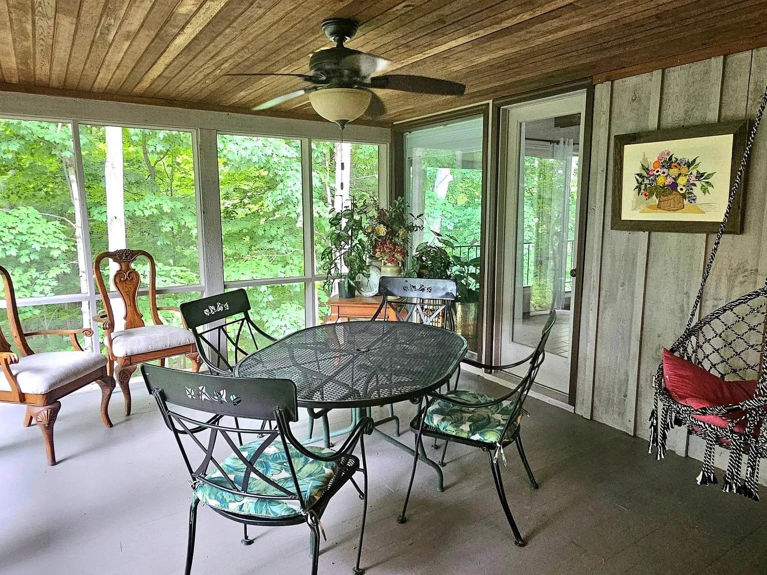 La Valle House: E2672 Remington Dr