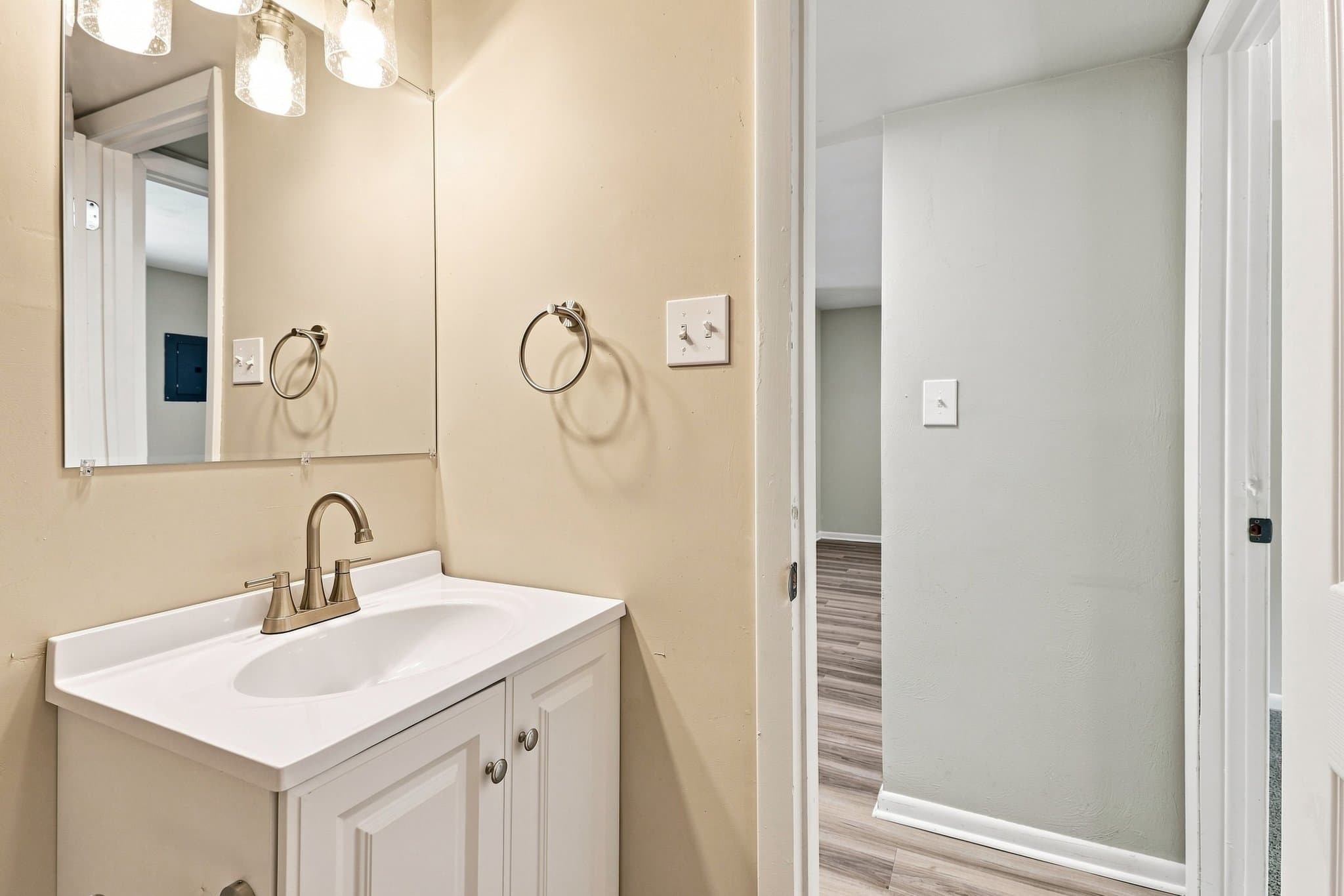 Suffolk Apartment: 200 Kilby Shores Drive