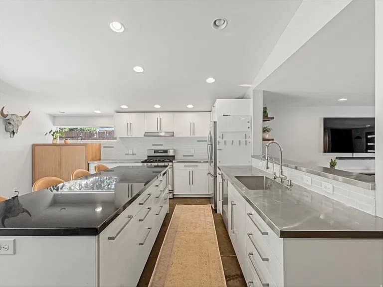Salt Lake City House: 1925 E Osage Orange Ave