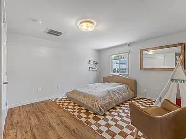 Salt Lake City House: 1925 E Osage Orange Ave