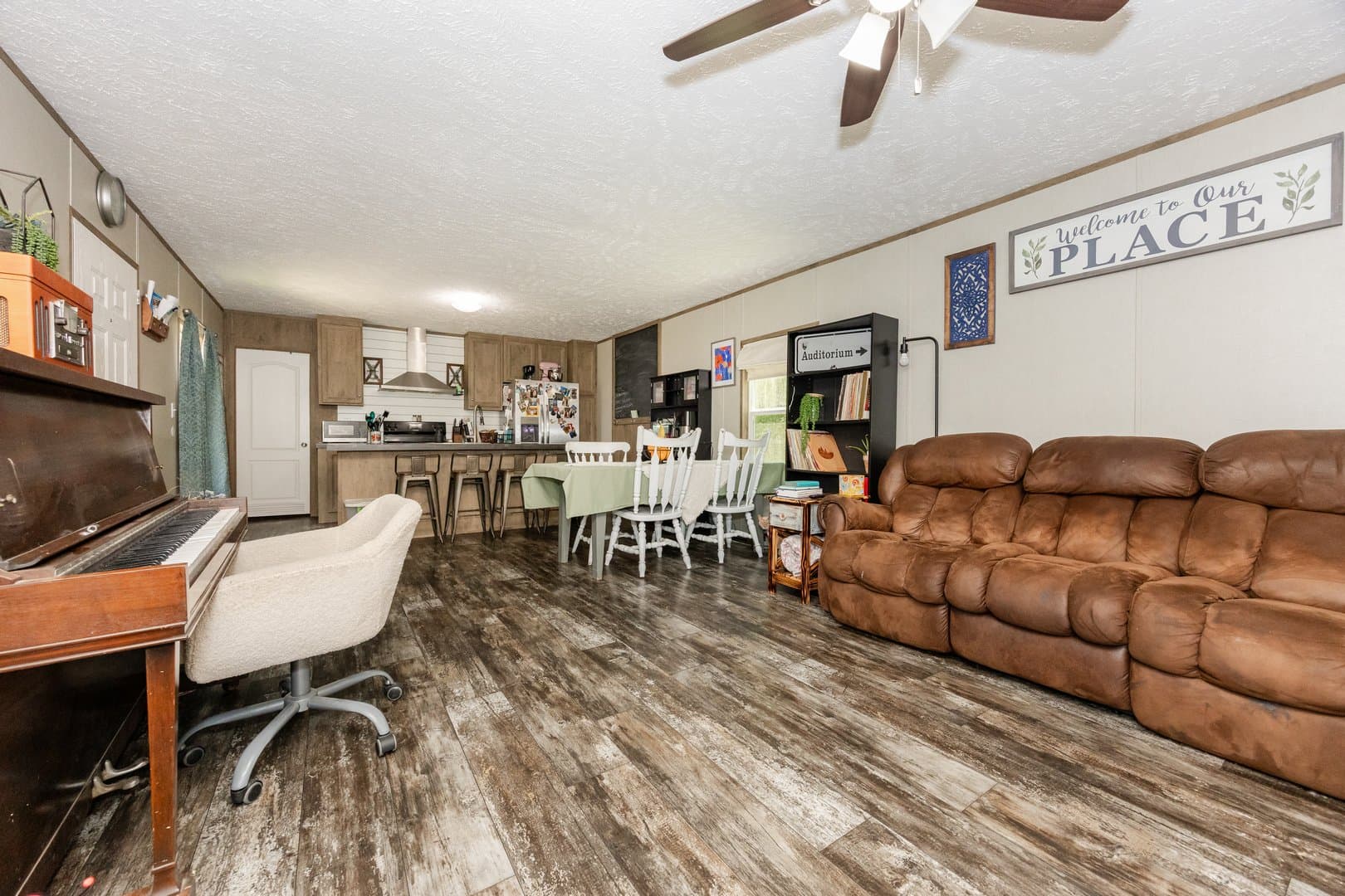 Walker House: 34151 Cane Market Rd