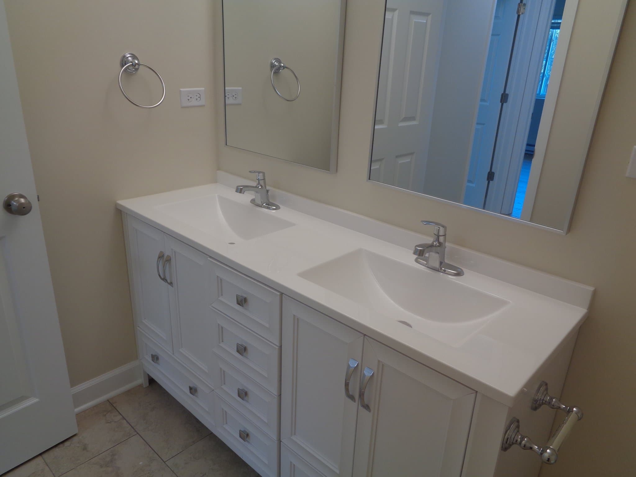 Joliet Apartment: 115 Essington Rd