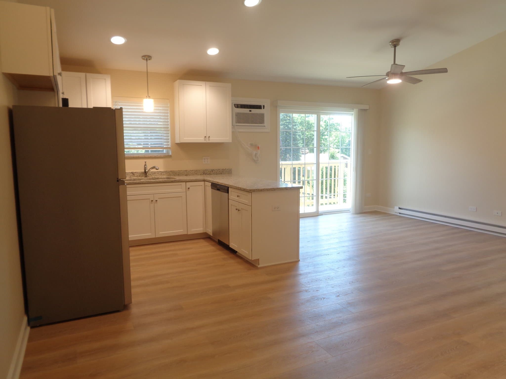 Joliet Apartment: 115 Essington Rd