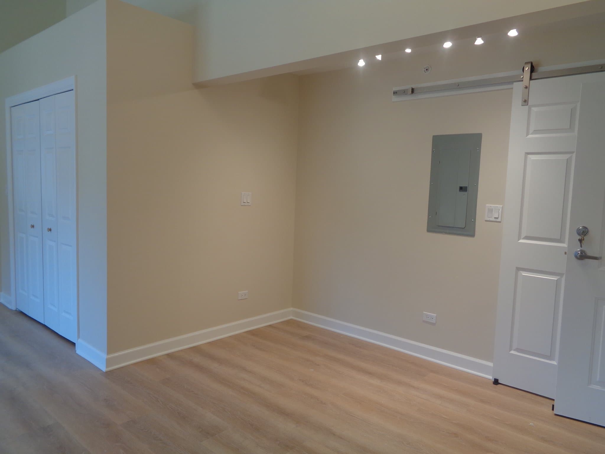 Joliet Apartment: 115 Essington Rd